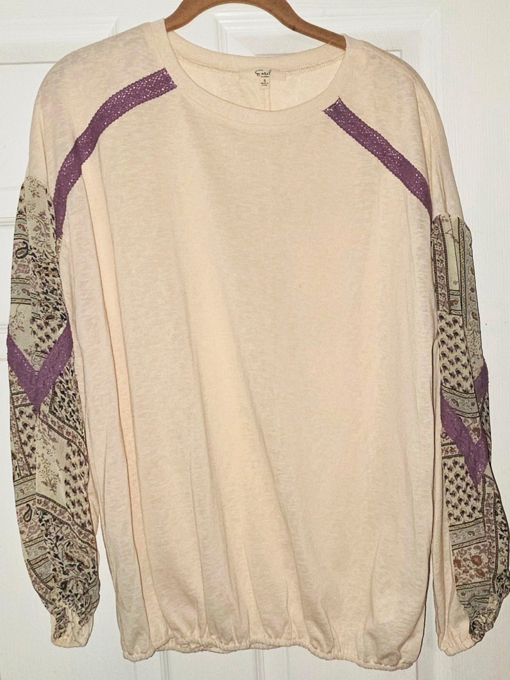 easel Black Script Label oversized Top